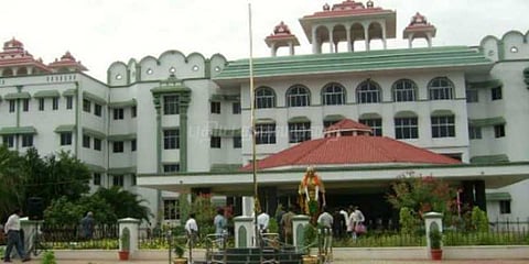 உதவித்தொகையில் அபராதம் விதிக்க தடை: உயர்நீதிமன்ற மதுரைக்கிளை உத்தரவு