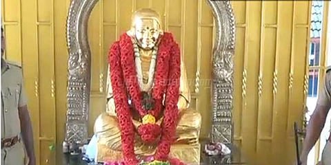 காவல்துறை கட்டுப்பாட்டில் பசும்பொன் கிராமம்: தேவர் சிலைக்கு தங்க கவசம் அணிவிப்பு