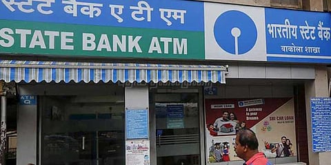 டிஜிட்டல் வர்த்தகம்: ஏடிஎம் மையங்களை குறைத்தது வங்கிகள்