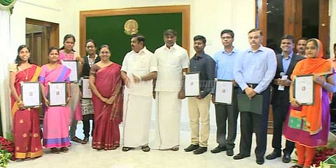 வணிக வரித்துறைக்கு உதவி ஆணையர்கள்: பணி நியமன ஆணைகளை வழங்கினார் முதல்வர்