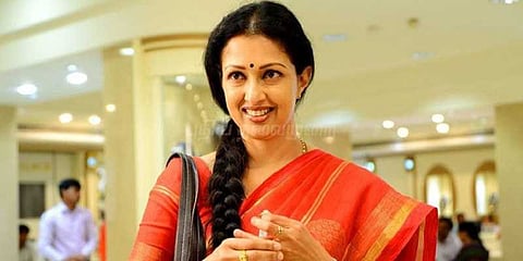 புற்றுநோய் விழிப்புணர்வு பேரணியில் நடிகை கவுதமி