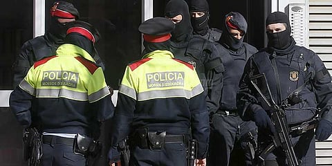 கேட்டலோனியா நாடாளுமன்றம் கலைப்பு: காவல்துறை தலைவர் நீக்கம்