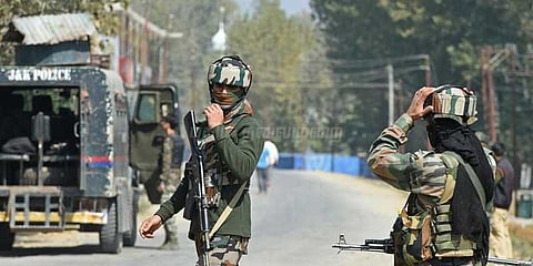 காஷ்மீரில் கடும் மோதல்: 2 பயங்கரவாதிகள் பலி