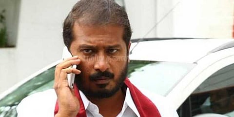 டெங்கு விழிப்புணர்வு துண்டு பிரசுரங்களை விநியோகித்தார் தமிமுன் அன்சாரி