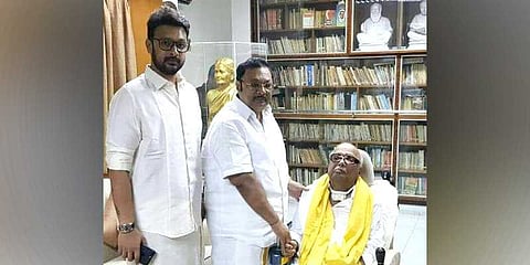 சென்னை கோபாலபுரம் இல்லத்தில் கருணாநிதியுடன் மு.க.அழகிரி சந்திப்பு