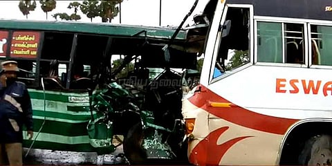 அம்மாபேட்டையில் அரசுப் பேருந்துடன் தனியார் பேருந்து மோதி விபத்து