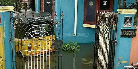 தேங்கும் மழை நீரால் சுகாதார சீர்கேடு: பொதுமக்கள் புகார்