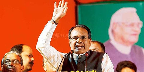 ப்ளையிங் கிஸ் கொடுத்த முதல்வர்