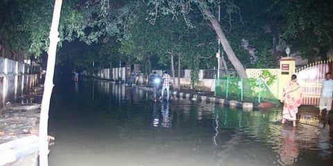 ஓட்டேரியில் மழைநீருடன் கலந்த கழிவு நீரால் பொதுமக்கள் அவதி