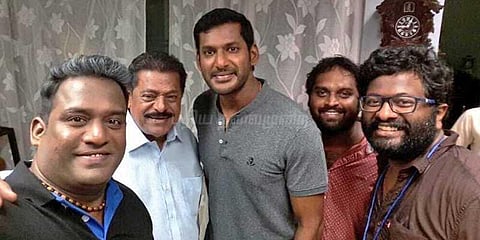 கன மழையிலும் விஷாலின் இரும்புத்திரை படப்பிடிப்பு