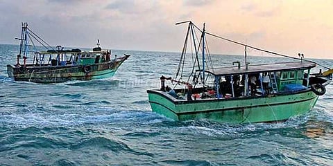 எல்லை தாண்டி மீன்பிடித்ததாக, தமிழக மீனவர்கள் 13 பேர் கைது