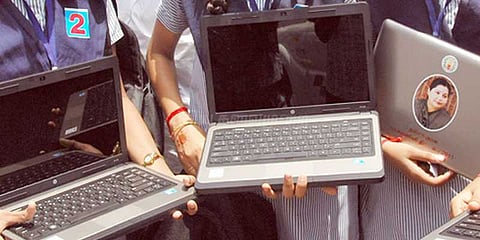 அரசு பள்ளியில் மாயமான இலவச மடிக்கணினி!