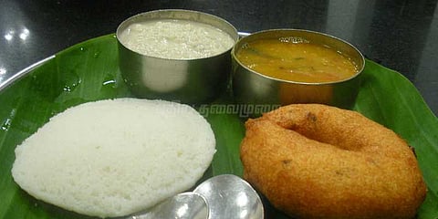 3 மாதமாக உணவு வழங்காத விடுதி நிர்வாகம்: மாணவர்கள் வேதனை