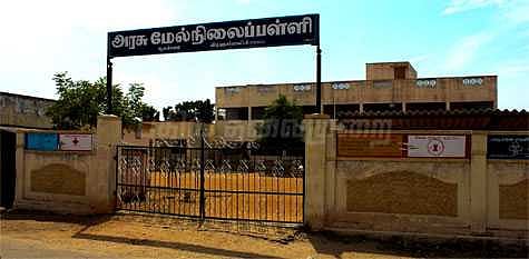 பழிவாங்குகிறார் ஹெட் மாஸ்டர்: மாணவர்கள் புகார்