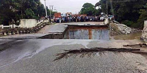 செம்மரக் கடத்தலுக்கு துணைபோகும் போலீஸ்: ஐஜி காந்தாராவ் குற்றச்சாட்டு