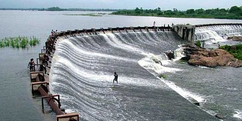 மதுராந்தகம் ஏரி நிரம்பியது: குஷ்பு எச்சரிக்கை