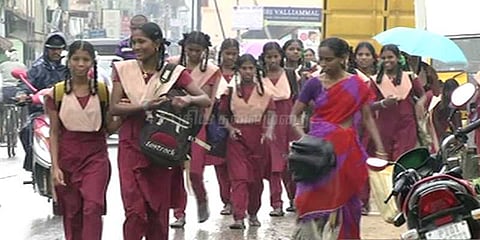 மழை எதிரொலி: 7 மாவட்டங்களில் பள்ளிகளுக்கு இன்று விடுமுறை அறிவிப்பு