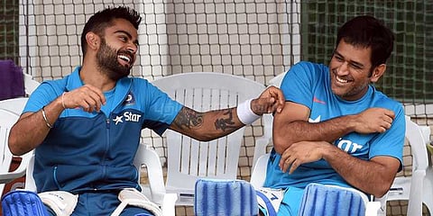 நானும், தோனியும் ஒன்றாக இருப்பது பலர் கண்ணை உறுத்துகிறது: மனம் திறந்தார் கோலி