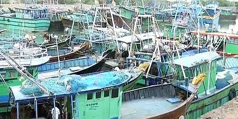 கடல் சீற்றத்தால் மீன்பிடி தொழில் பாதிப்பு