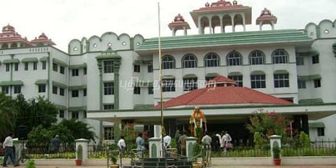 நெல்லை தீக்குளிப்பு: தமிழக அரசு பதிலளிக்க உயர்நீதிமன்றம் உத்தரவு