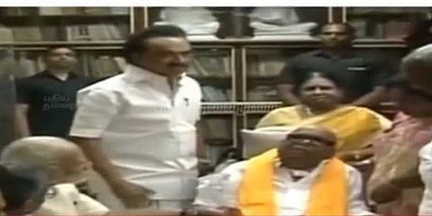 நலம் விசாரித்தார் மோடி.... முரசொலி பவளவிழா மலர் வழங்கினார் கருணாநிதி