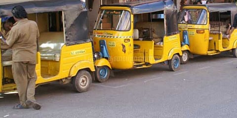 டோல்ஃப்ரீ புகார்: பறிமுதல் செய்யப்படும் ஆட்டோக்களால் ஓட்டுநர்கள அவதி!