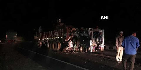 லாரி-ஜீப் மோதல்: 12 பேர் உடல் நசுங்கி பலி