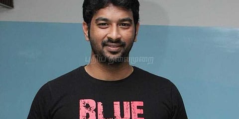 'இரும்புத் திரை'யில் இணையும் பாடலாசிரியர் விவேக்..!