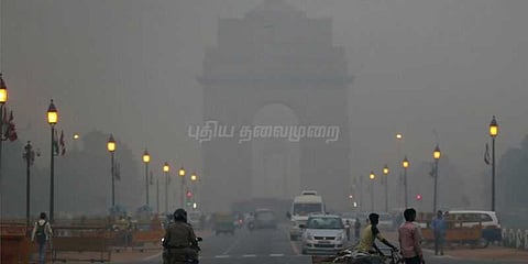 டெல்லியில் நிலவும் கடும் புகைமாசு: பொதுமக்கள், வாகன ஓட்டிகள் அவதி