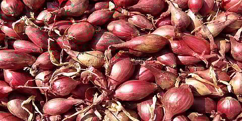 சின்ன வெங்காயம் கிலோ 150 ரூபாய்