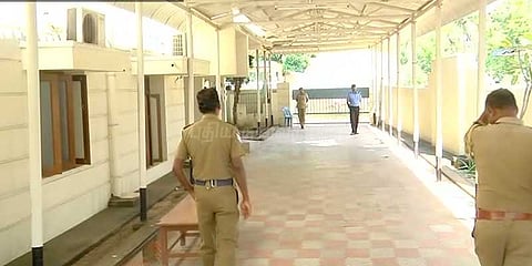 திவாகரன் வீட்டில் சோதனை நிறைவு