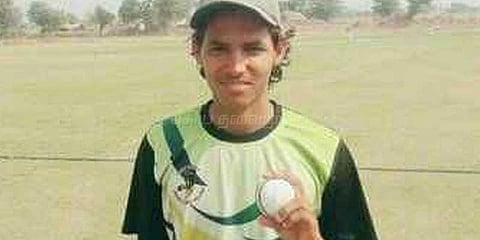 ரன்னே கொடுக்காமல் 10 விக்கெட்: சாதித்தார் இளம் வீரர்