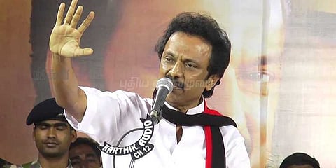 ஆளும் கட்சி குறைசொல்கிறது; எதிர்க்கட்சி பணி செய்கிறது: ஸ்டாலின்