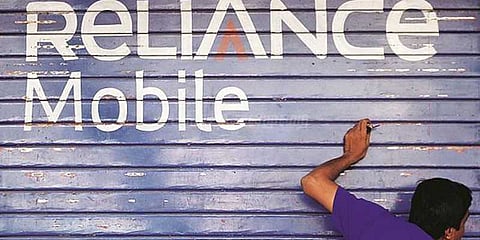 ரிலையன்ஸ் கம்யூ. சேவை டிச.1 முதல் நிறுத்தம்: வோடஃபோன் அழைப்பு