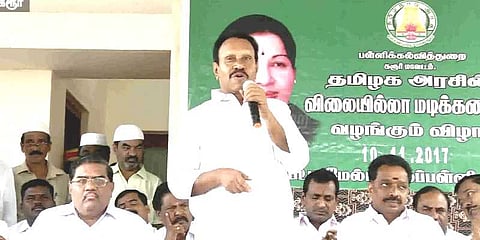 மெர்சல் பார்ப்பதற்காக லேப்டாப் வழங்கவில்லை: தம்பிதுரை