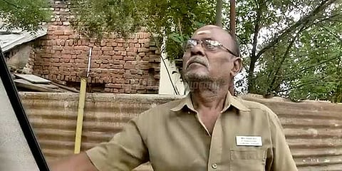 தமிழ் இருக்கைக்காக நிதி அளித்த ஆட்டோ டிரைவர்