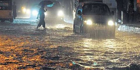 சில மணிநேரங்களுக்கு மழை தொடரும்: தனியார் வானிலை ஆய்வாளர்கள்