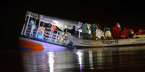 படகு கவிழ்ந்து விபத்து: 21 பேர் பலி