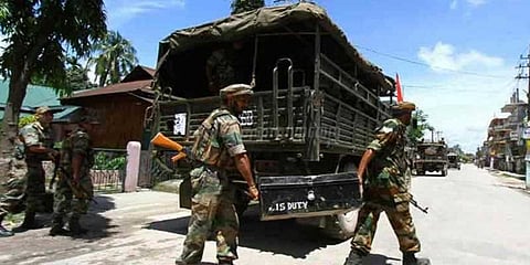 மணிப்பூரில் குண்டுவெடிப்பு: 2 பாதுகாப்பு படை வீரர்கள் பலி