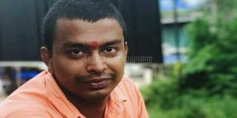 கேரளாவில் ஆர்.எஸ்.எஸ். தொண்டர் குத்திக்கொலை: பாஜக கண்டனம்