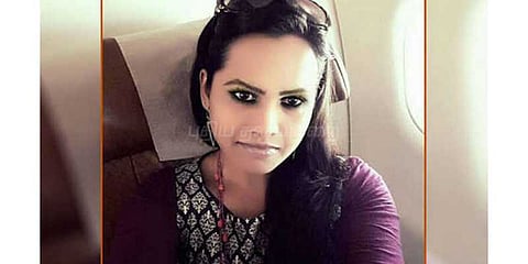 ஜனாதிபதி மகள் விமான பணிப்பெண் பொறுப்பிலிருந்து மாற்றம்