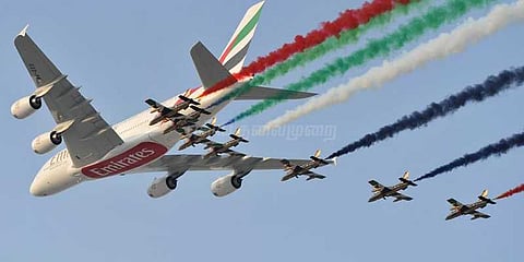 துபாயில் கண்கவர் சாகச நிகழ்ச்சிகளுடன் விமானக் கண்காட்சி