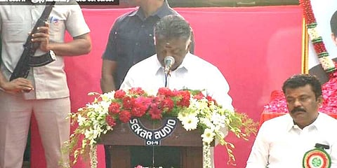 சாதி மத பேதங்களுக்கு இடம் அளிக்காதீர்: மாணவர்களுக்கு ஓபிஎஸ் அறிவுரை