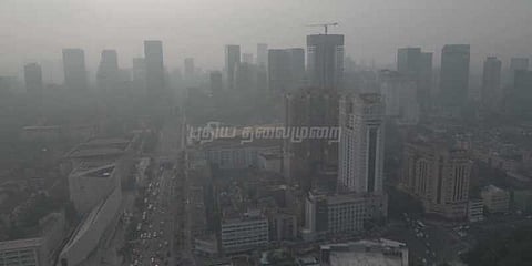 சீனாவில் கடும் பனி மூட்டம்: விமான சேவைகள் பாதிப்பால் பயணிகள் தவிப்பு