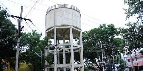 குடிநீர் தொட்டியில் புழுக்கள் உற்பத்தி: சுகாதாரமற்ற தண்ணீர் என மக்கள் புகார்