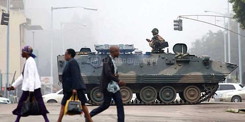 ஜிம்பாப்வேயில் அதிகாரத்தை கைப்பற்றியது ராணுவம்