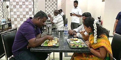 உணவகங்களில் ஜி.எஸ்.டி வரி குறைப்பு அமல்: வாடிக்கையாளர்கள் மகிழ்ச்சி