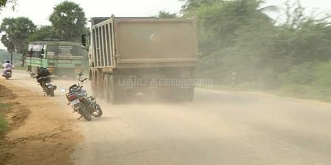 வெயிலில் புழுதி.. மழையில் சகதி.. சுண்ணாம்புக்கல் ஏற்றிச் செல்லும் லாரிகளால் சிரமம்