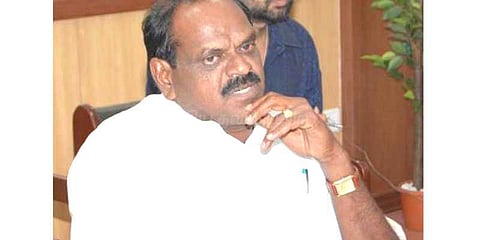 வருமானவரிச் சோதனையில் அரசியல் இல்லை : அதிமுக எம்.பி. வைத்திலிங்கம் பேட்டி