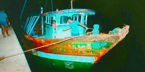 நாகை மீனவர்கள் 10 பேர் கைது